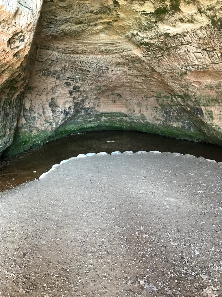 グートゥマニャ洞穴 下部