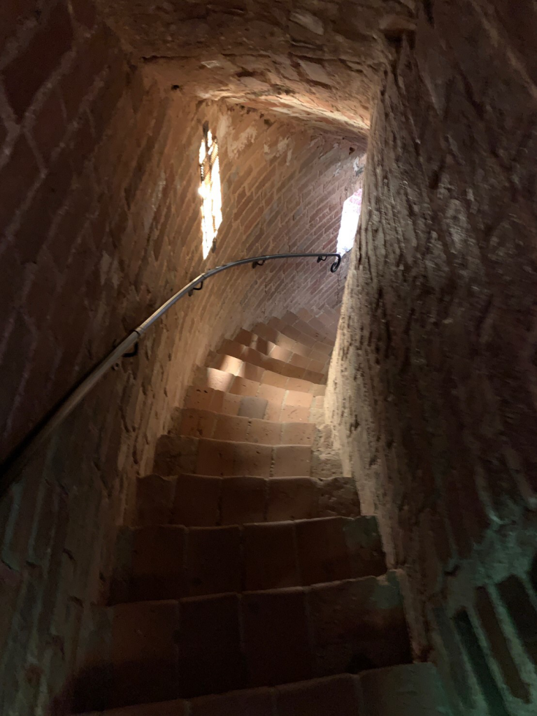 塔の階段