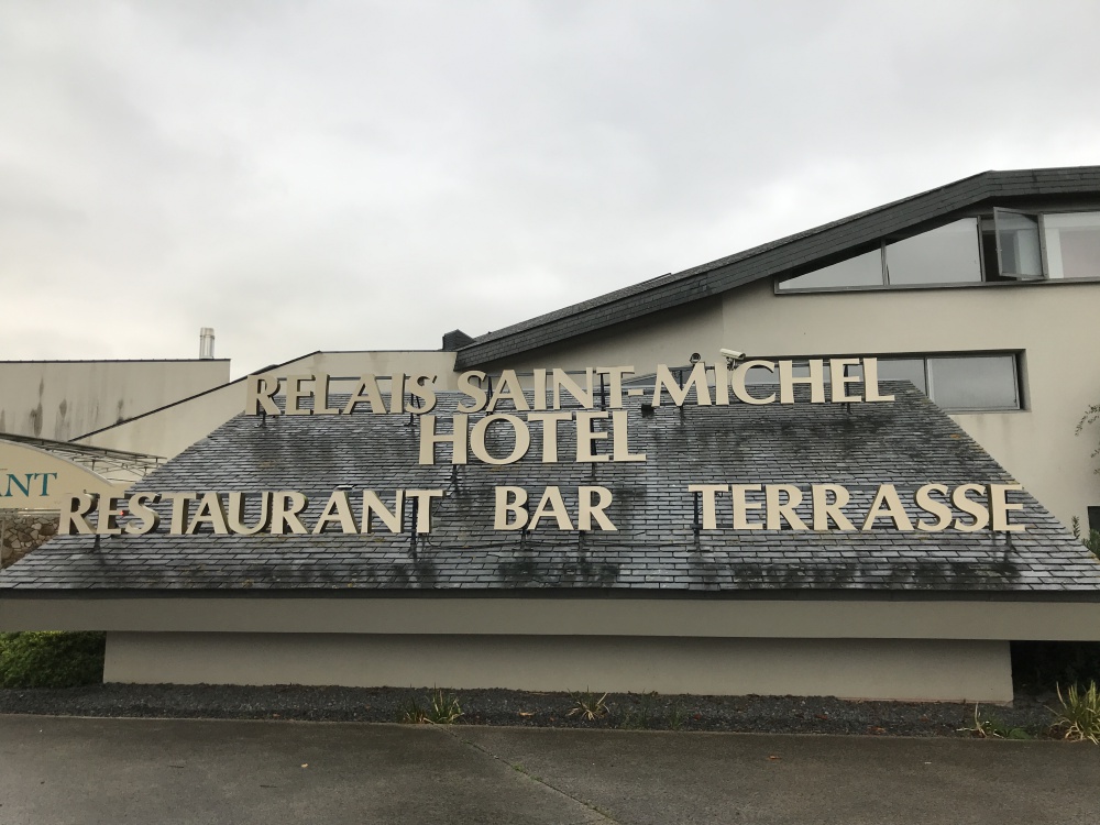 宿泊するホテルLe Relais Saint-Michel。モン・サン＝ミシェルの近くにあり、名物の卵料理も出てくる。