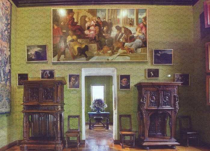 緑の書斎というお部屋。政治の行った部屋だそうです。絵が沢山飾られています。
