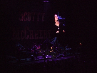 Scotty McCreeryは2011年アメリカンアイドルシーズン１０のウィナー