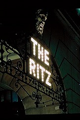 リッツホテルの有名な看板