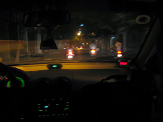 スリリングなドライブ　ハノイの夜